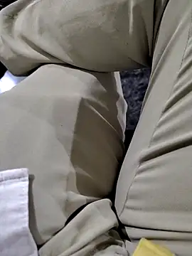 roselover2222 online show from April 7, 2026, 7:58 pm