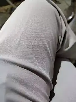 roselover2222 online show from April 9, 2026, 8:03 pm