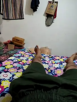 roselover2222 online show from April 11, 2026, 4:17 am