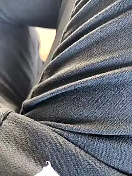 roselover2222 online show from April 12, 2026, 11:26 am