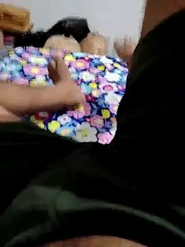 roselover2222 online show from April 13, 2026, 5:35 am