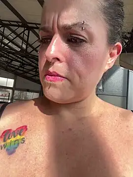 MiaHotboobs online show from June 21, 2026, 8:33 pm
