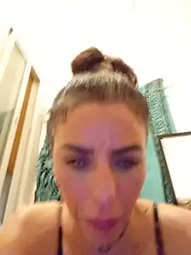 chiquitilla41 online show from May 30, 2026, 5:04 am