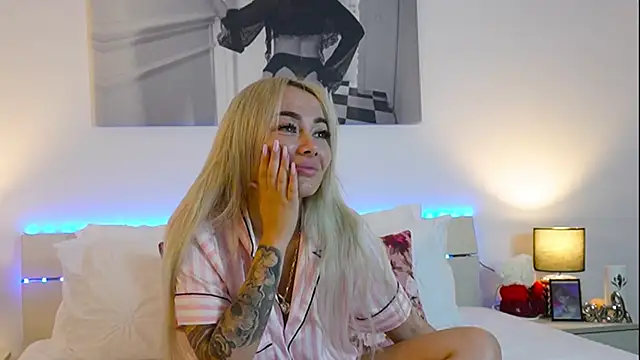 FrancescaGrayy online show from July 8, 2026, 4:44 pm