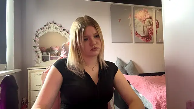 SweettAnny online show from June 14, 2026, 12:29 pm