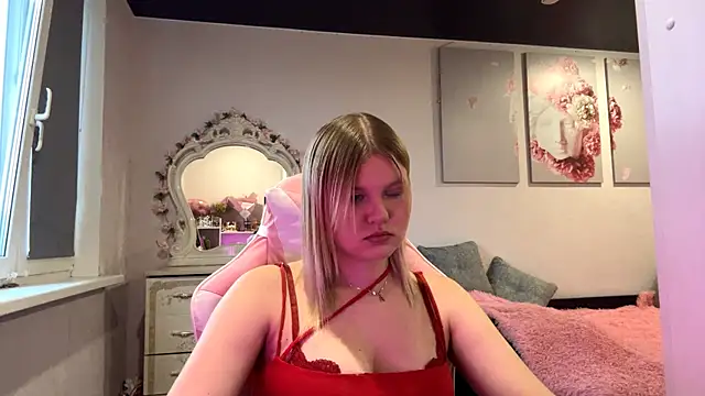 SweettAnny online show from June 15, 2026, 4:53 pm