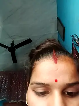 Raveena0990 online show from May 25, 2026, 7:47 am