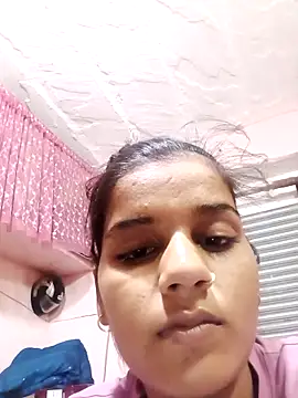Raveena0990 online show from May 25, 2026, 9:32 pm