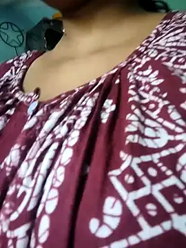 Snapshot of itz-priya chatting on April 2, 2026, 4:43 am itz-priya online show from April 2, 2026, 4:43 am