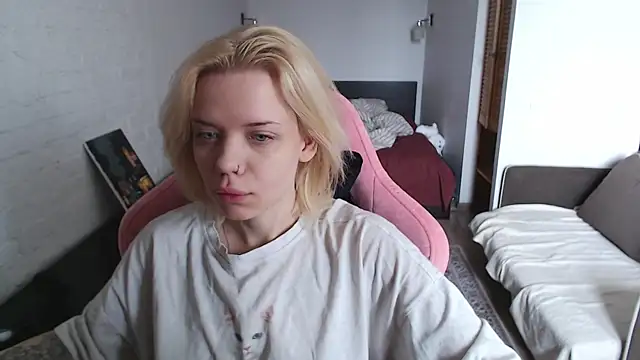 TenderChloe online show from March 28, 2026, 9:42 am