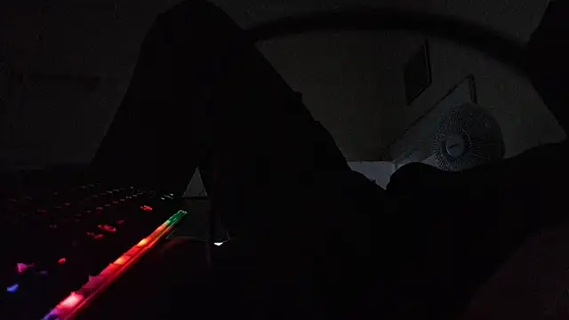 Sueliton2 online show from April 13, 2026, 9:09 pm