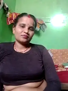 Shivani09900 online show from May 28, 2026, 7:49 am