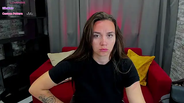 Domirelle online show from June 8, 2026, 4:02 am