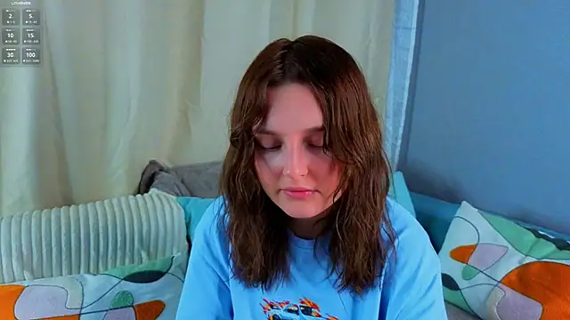 LorriMonz online show from July 14, 2026, 2:05 am