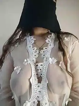 Snapshot of Yasmin_Oh chatting on June 15, 2026, 9:39 pm Yasmin Oh online show from June 15, 2026, 9:39 pm