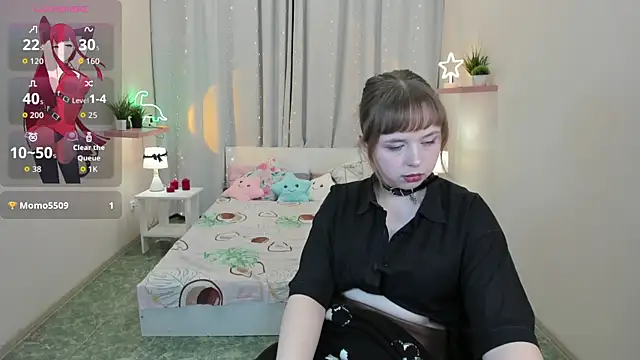 Snapshot of LeonaHicks chatting on April 7, 2026, 6:25 am LeonaHicks online show from April 7, 2026, 6:25 am