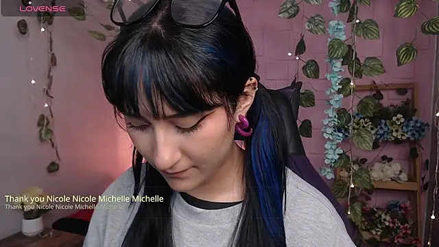 eyes moonn online show from April 11, 2026, 3:55 am