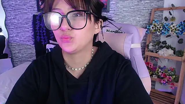 eyes moonn online show from June 15, 2026, 2:19 pm