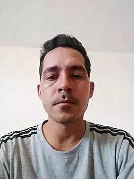 Gabriel leon33 online show from April 10, 2026, 2:33 pm