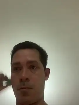 Gabriel leon33 online show from April 25, 2026, 5:21 am