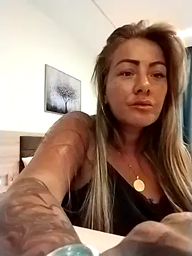 Snapshot of Exotic_ParisX chatting on March 26, 2026, 5:51 pm Exotic ParisX online show from March 26, 2026, 5:51 pm