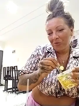 Snapshot of Exotic_ParisX chatting on April 1, 2026, 4:15 pm Exotic ParisX online show from April 1, 2026, 4:15 pm