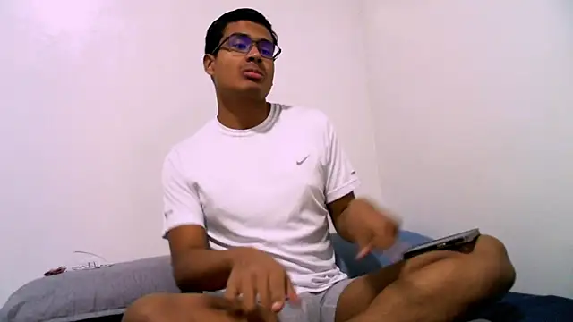 ThiagoVega  online show from April 19, 2026, 3:28 am
