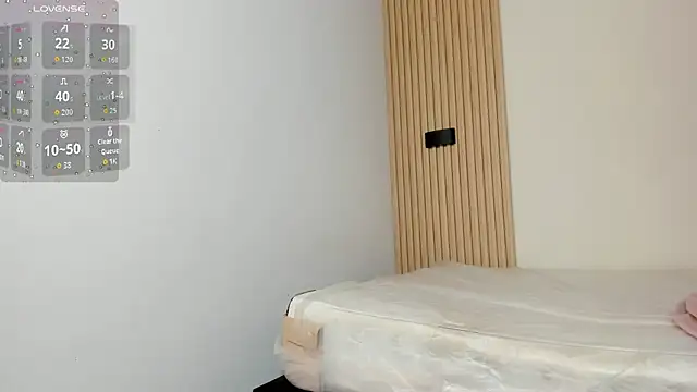 IslaScott online show from April 13, 2026, 8:25 pm