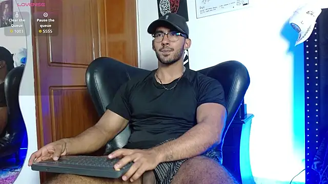 romanpearce  online show from May 20, 2026, 4:18 am
