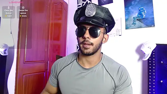 romanpearce  online show from May 29, 2026, 8:07 pm