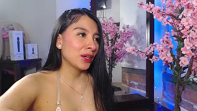 mila gomez  online show from April 19, 2026, 12:11 am