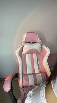 alexandra x  online show from April 4, 2026, 10:51 pm