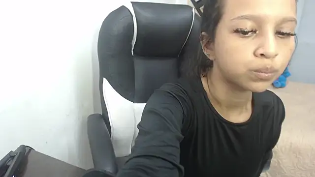 Snapshot of naty_18 chatting on May 9, 2026, 7:13 am naty 18 online show from May 9, 2026, 7:13 am