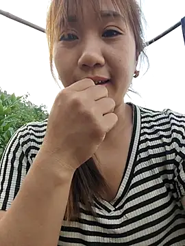 xinhxinh-cute online show from April 12, 2026, 10:53 am