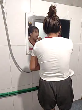 xinhxinh-cute online show from April 14, 2026, 2:23 pm