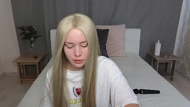 Snapshot of MelissaAvis chatting on July 12, 2026, 5:31 am MelissaAvis online show from July 12, 2026, 5:31 am