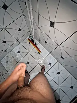 ROLLAAROSAGROSSA online show from April 17, 2026, 3:09 am