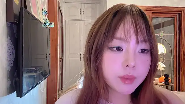 thelittlexx online show from May 18, 2026, 7:36 am