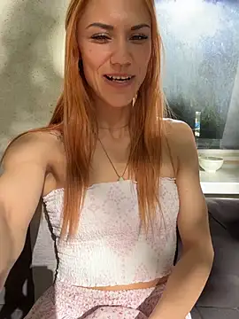 Snapshot of SlimBellaOfficial chatting on May 2, 2026, 3:39 pm SlimBellaOfficial online show from May 2, 2026, 3:39 pm