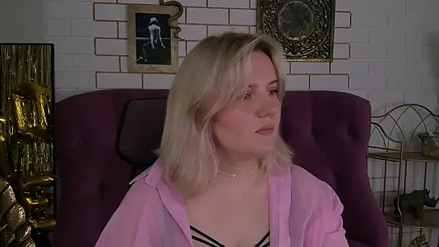 Snapshot of KathyBriggs chatting on April 15, 2026, 5:25 am KathyBriggs online show from April 15, 2026, 5:25 am