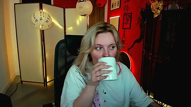 Snapshot of KathyBriggs chatting on May 10, 2026, 5:12 am KathyBriggs online show from May 10, 2026, 5:12 am
