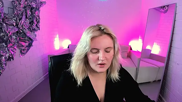 Snapshot of KathyBriggs chatting on June 25, 2026, 5:07 am KathyBriggs online show from June 25, 2026, 5:07 am