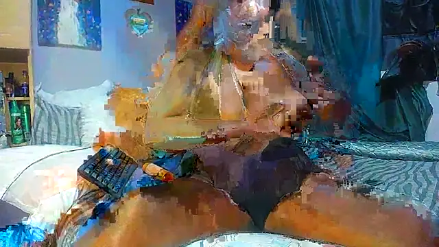 Snapshot of Noviavee chatting on May 17, 2026, 8:49 pm Noviavee online show from May 17, 2026, 8:49 pm