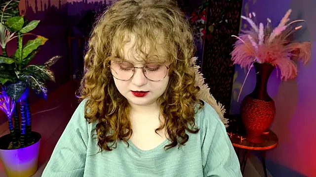 Snapshot of SaraSweetness chatting on April 14, 2026, 9:26 am SaraSweetness online show from April 14, 2026, 9:26 am