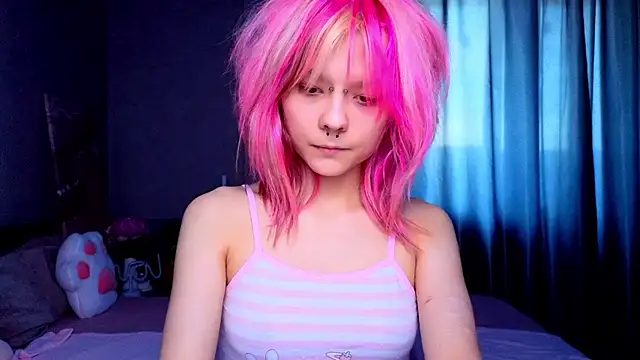 Snapshot of PerryKitty chatting on July 4, 2026, 4:02 pm PerryKitty online show from July 4, 2026, 4:02 pm