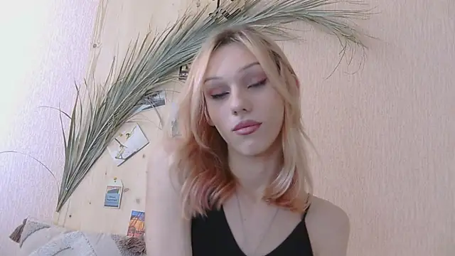 Snapshot of Kirana_Hayes chatting on April 3, 2026, 2:04 pm Kirana Hayes online show from April 3, 2026, 2:04 pm