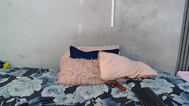 kinkynaghty online show from July 5, 2026, 1:18 pm