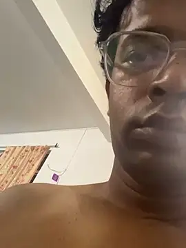 hotbottominr online show from April 25, 2026, 2:25 pm