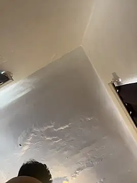 hotbottominr online show from April 26, 2026, 8:01 am