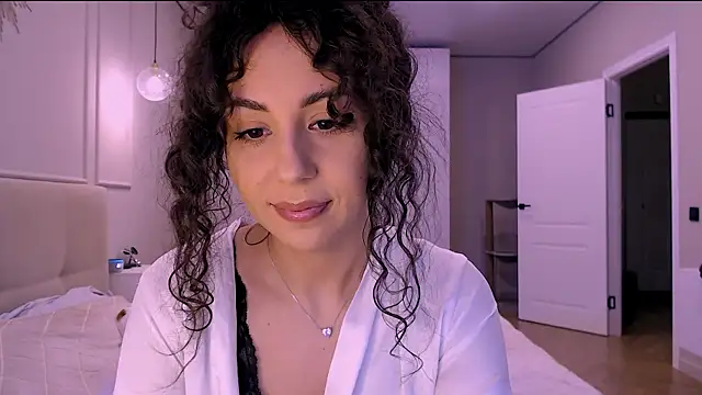 curly jade  online show from April 15, 2026, 4:58 pm